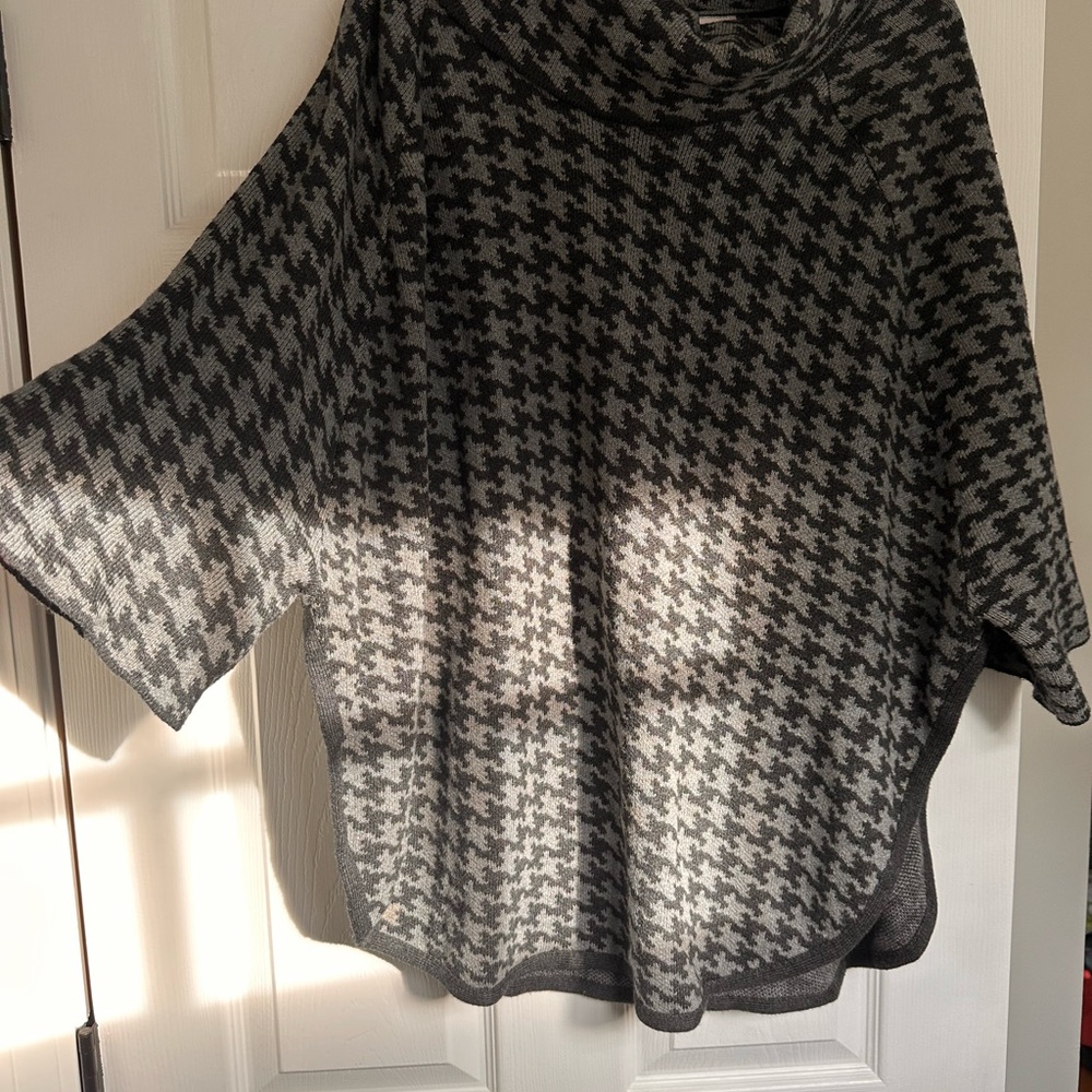 LOFT Black and Gray Houndstooth Poncho